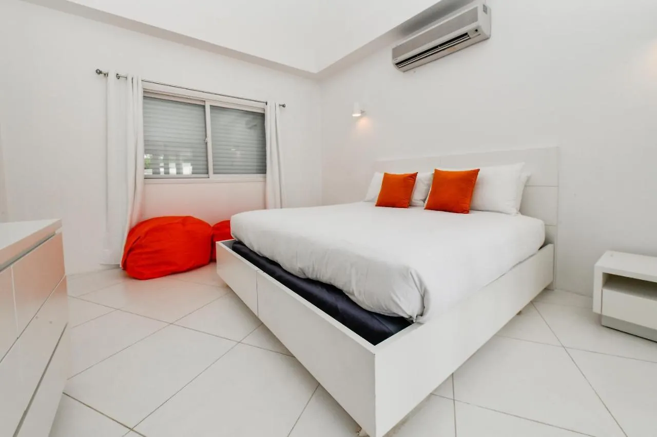 Willa Ocean Front 8-Bedroom 7-Bath Sunset Views Malmok! Palm Beach