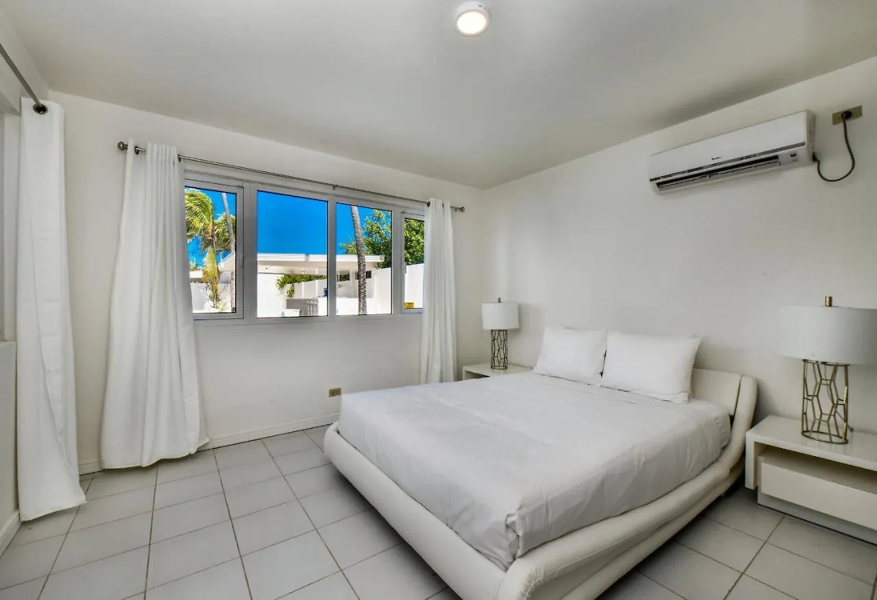 Ocean Front 8-Bedroom 7-Bath Sunset Views Malmok! Palm Beach