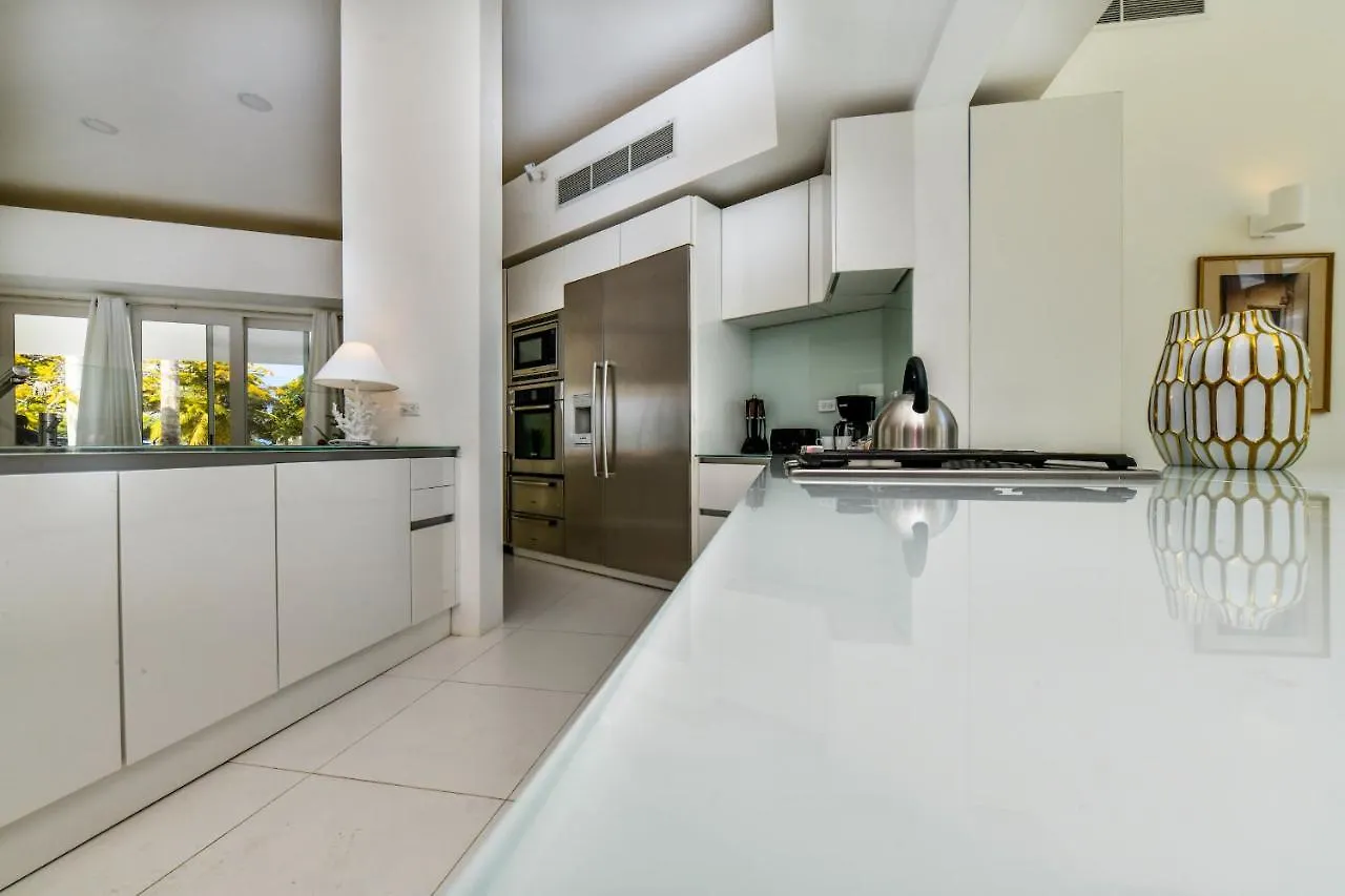 Ocean Front 8-Bedroom 7-Bath Sunset Views Malmok! Palm Beach