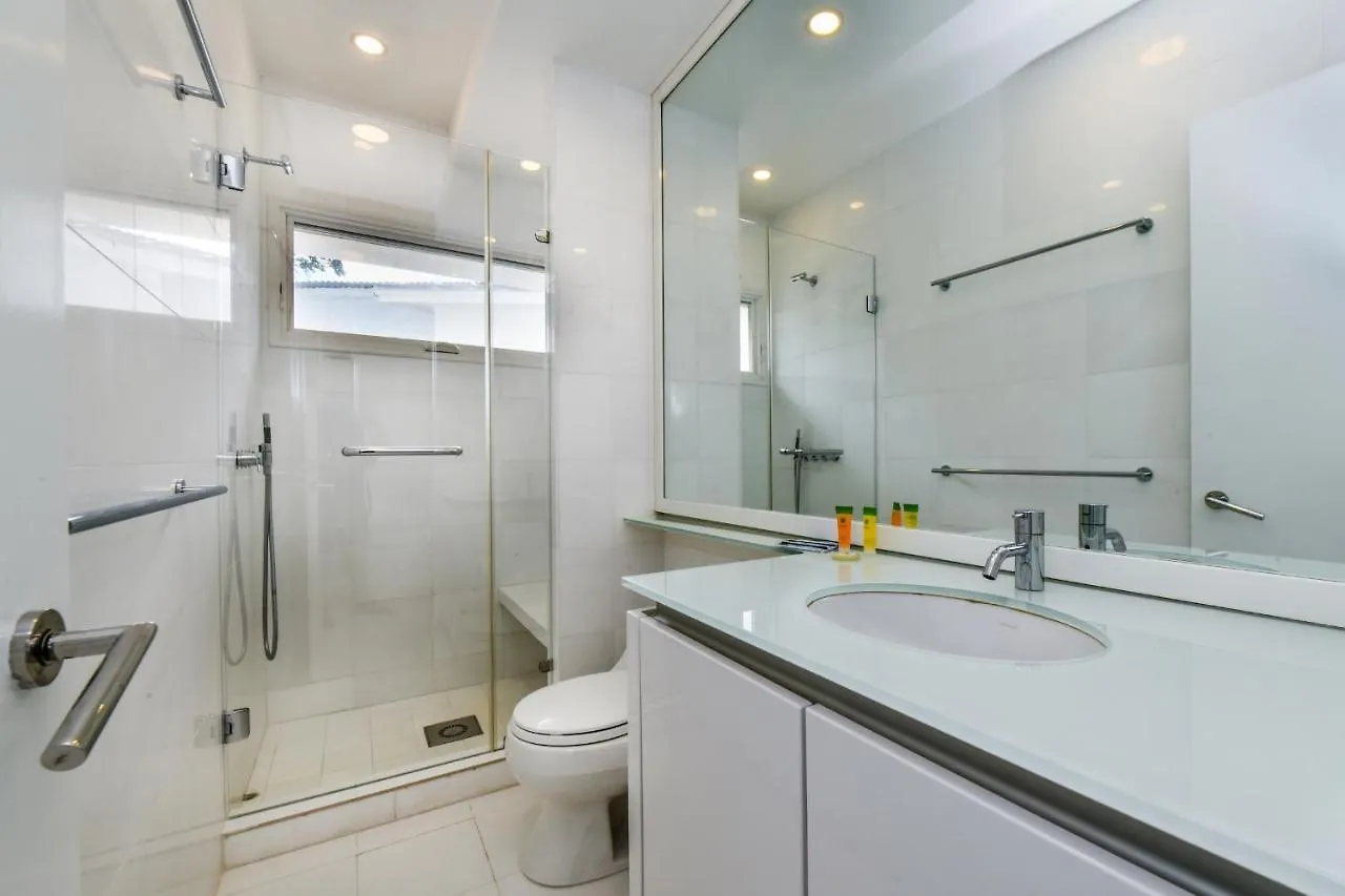 Ocean Front 8-Bedroom 7-Bath Sunset Views Malmok! Palm Beach