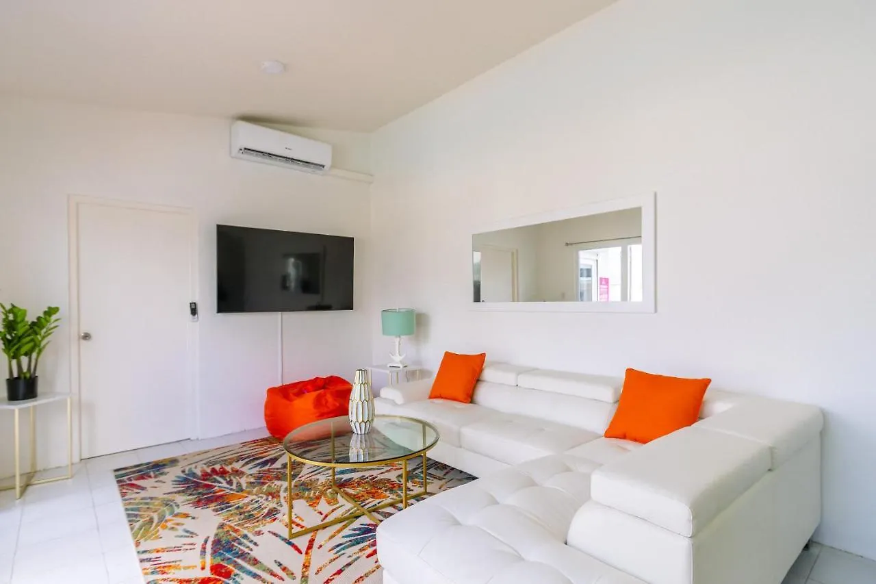Willa Ocean Front 8-Bedroom 7-Bath Sunset Views Malmok! Palm Beach