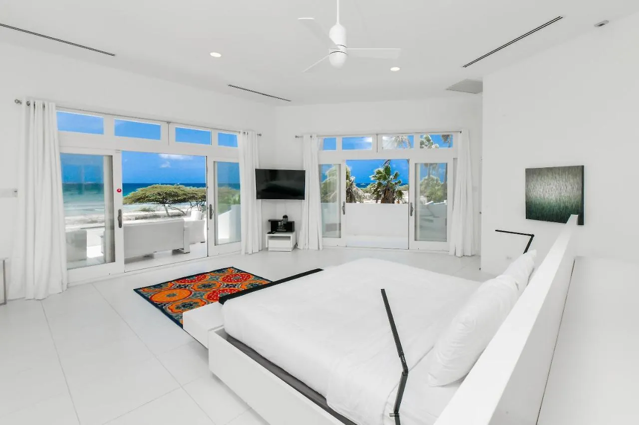 Ocean Front 8-Bedroom 7-Bath Sunset Views Malmok! Palm Beach Willa