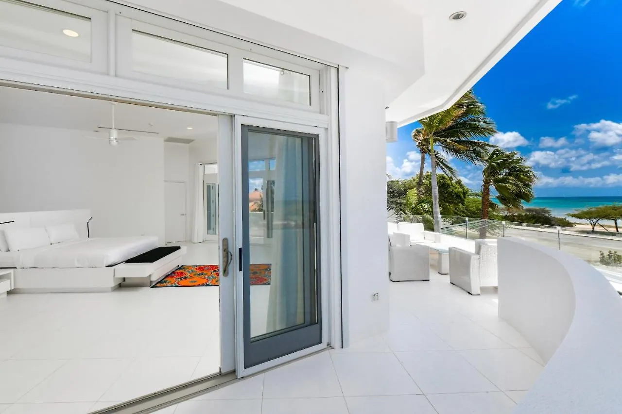 Ocean Front 8-Bedroom 7-Bath Sunset Views Malmok! Palm Beach Willa