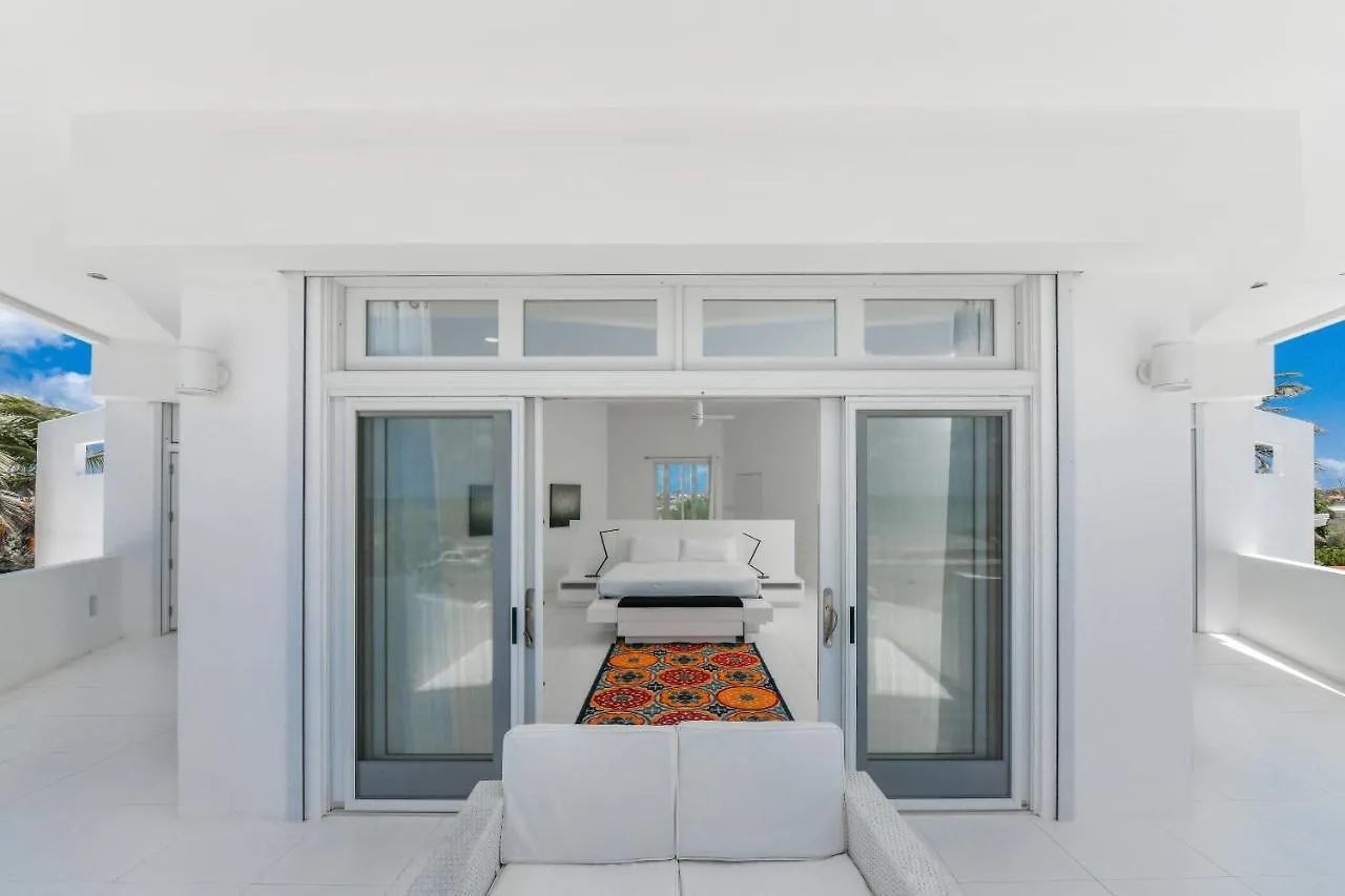 Ocean Front 8-Bedroom 7-Bath Sunset Views Malmok! Palm Beach Willa