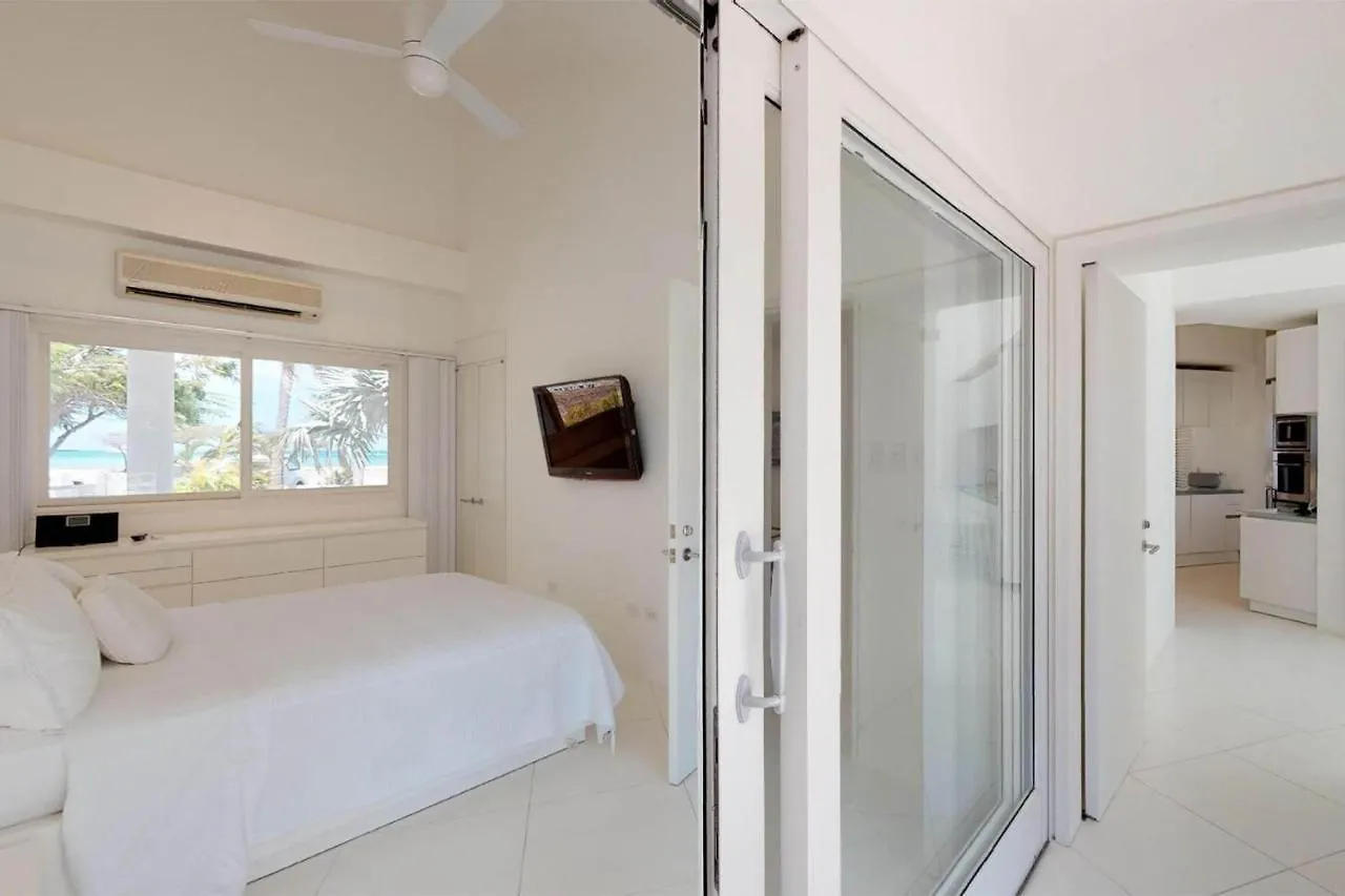 Willa Ocean Front 8-Bedroom 7-Bath Sunset Views Malmok! Palm Beach