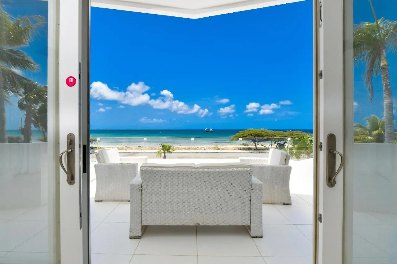 Willa Ocean Front 8-Bedroom 7-Bath Sunset Views Malmok! Palm Beach