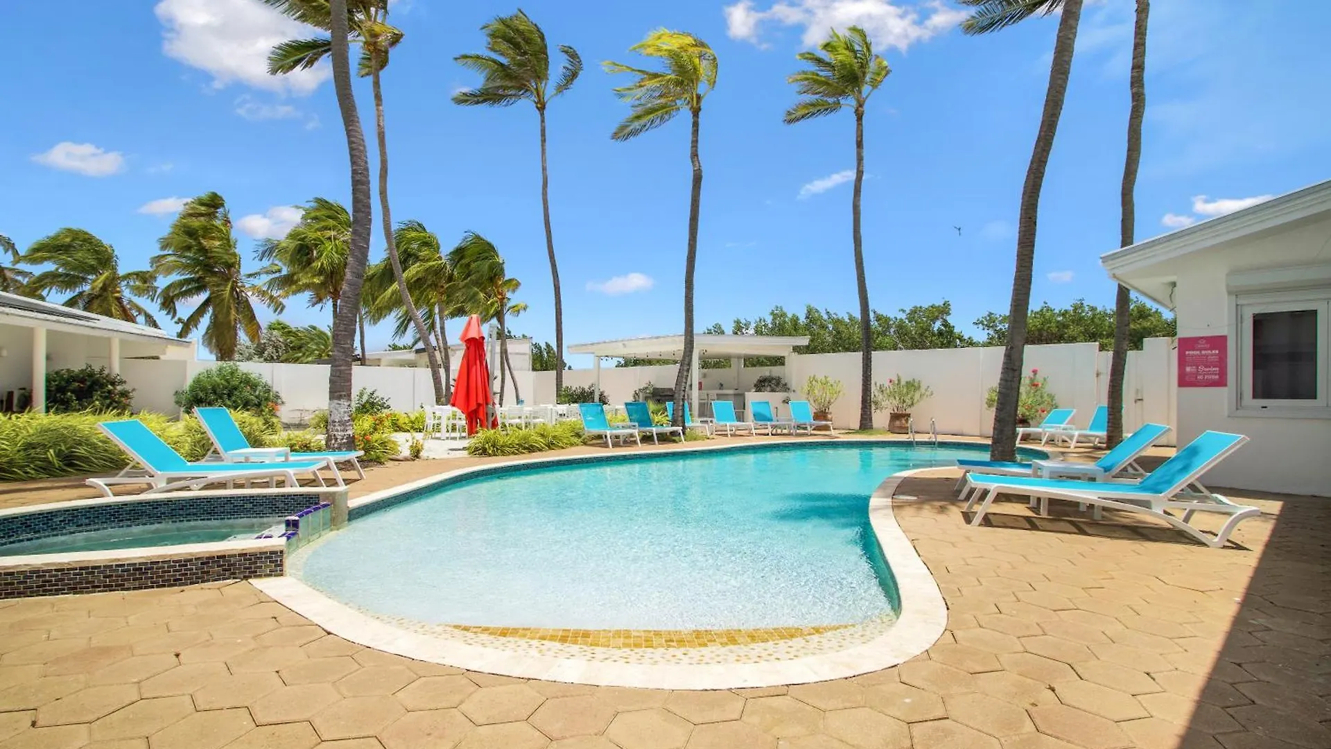 Ocean Front 8-Bedroom 7-Bath Sunset Views Malmok! Palm Beach Willa
