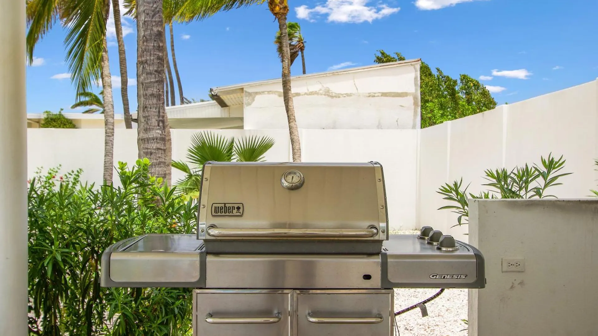 Ocean Front 8-Bedroom 7-Bath Sunset Views Malmok! Palm Beach