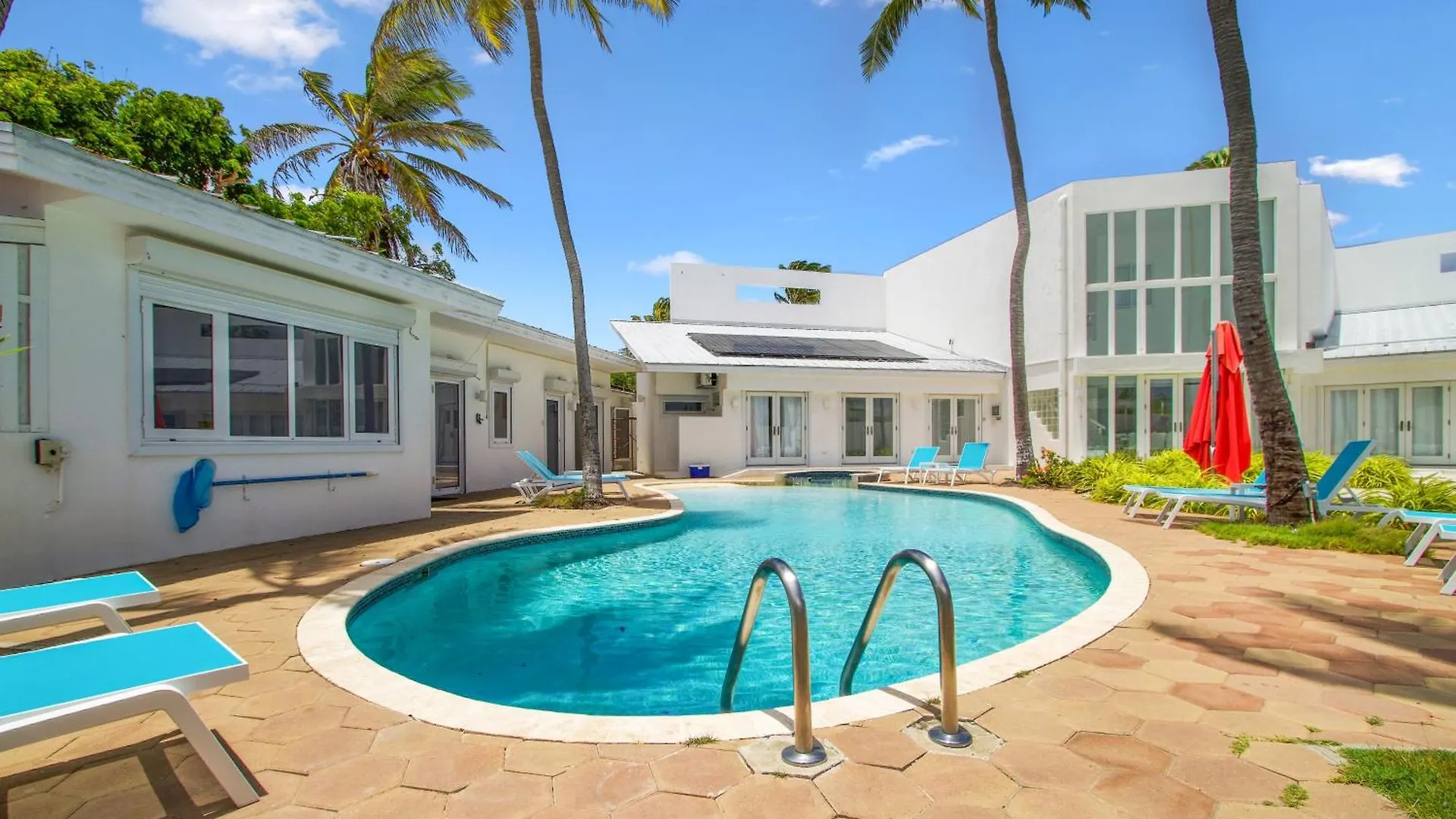Willa Ocean Front 8-Bedroom 7-Bath Sunset Views Malmok! Palm Beach