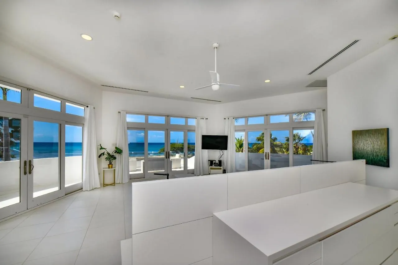 Ocean Front 8-Bedroom 7-Bath Sunset Views Malmok! Palm Beach