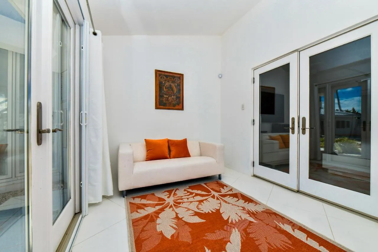 Ocean Front 8-Bedroom 7-Bath Sunset Views Malmok! Palm Beach Villa
