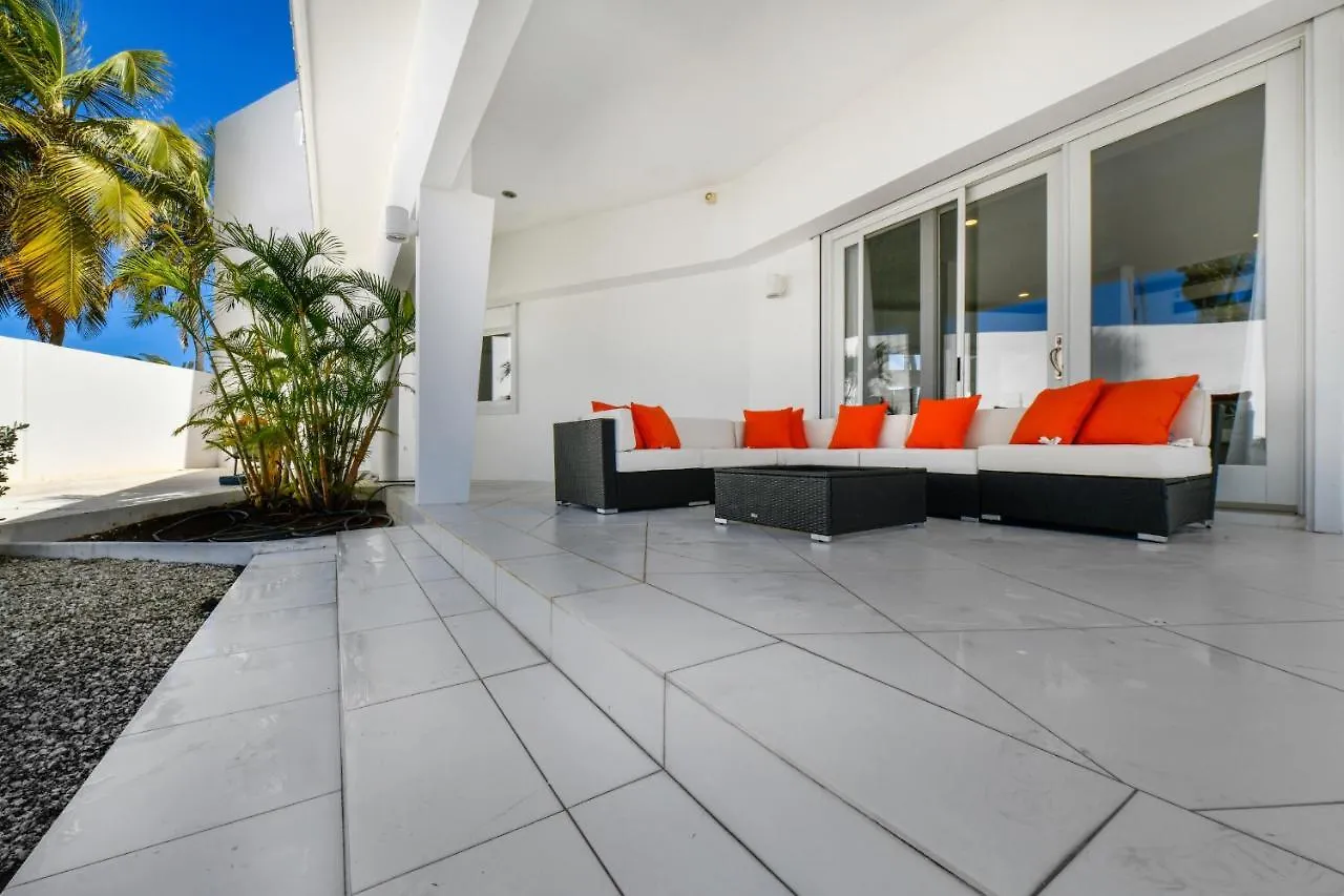 Ocean Front 8-Bedroom 7-Bath Sunset Views Malmok! Παλμ Μπιτς